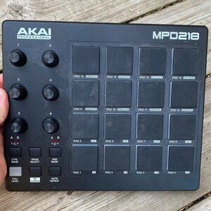 Akai Professional MPD218 Pad Controller - Works